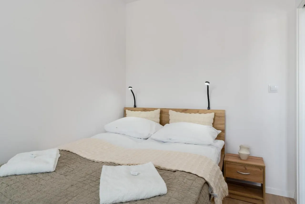 Bukowska 18 Apartment With Balcony Mtp Poznan By Renters